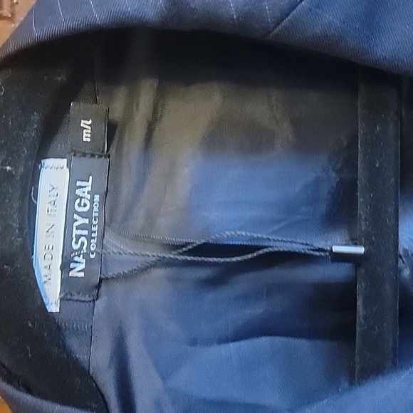 Nasty Gal- Virgin Wool blk striped short blazer w/ elastic at bottom. M/L. - Picture 2 of 8